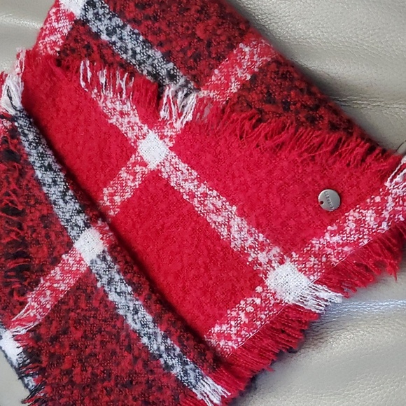 Express Maxi Plaid Holiday Scarf - Picture 3 of 3